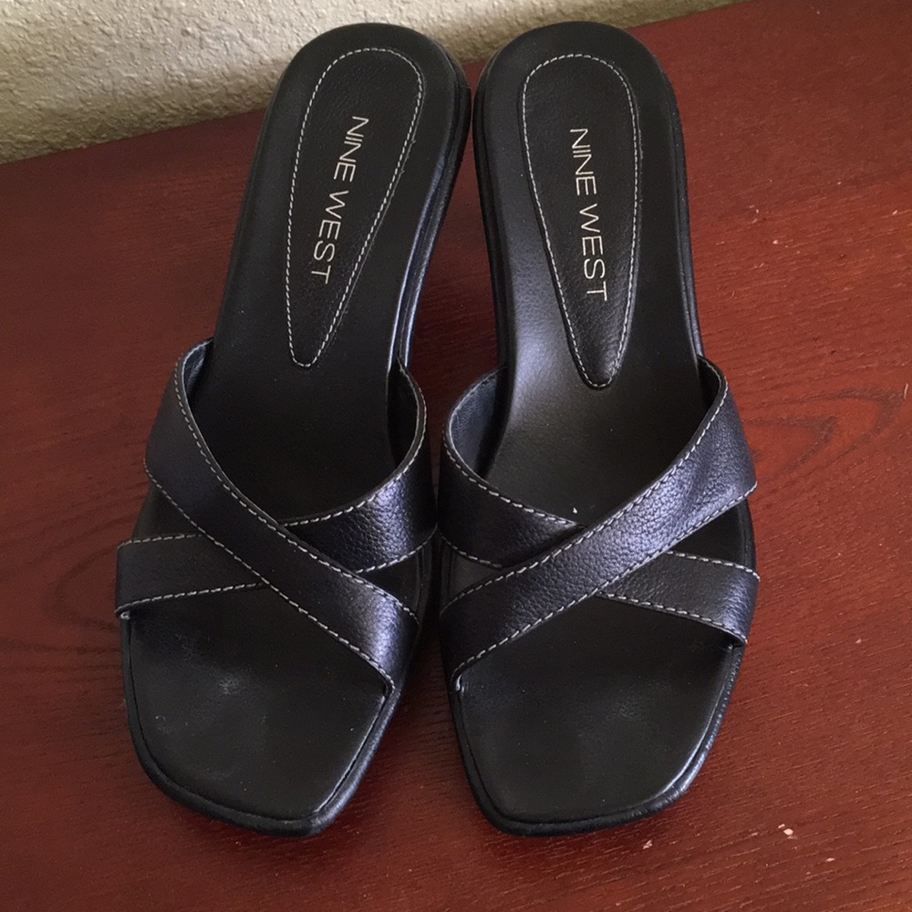Women’s Nine West size 5 1/2 M Black sandal slide